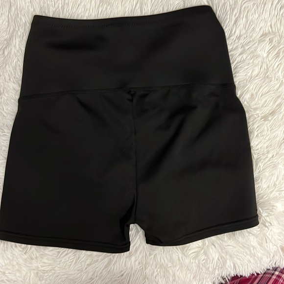 Tummy tuck shorts - Picture 2 of 3